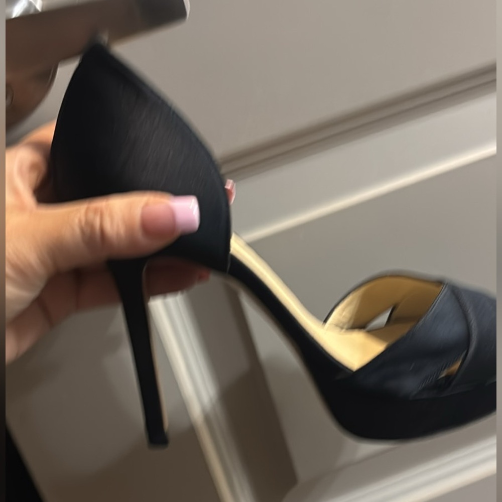 Peep toe Charles David satin heels